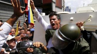 Leopoldo Lopez gets into a National Guard armoured vehicle in Caracas. Photo: February 2014