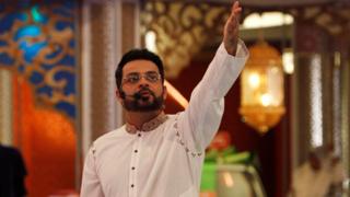 Aamir Liaquat Hussain gestures during a live show in Karachi, Pakistan, 26 July 2013