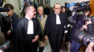 International art dealer Guy Wildenstein and his lawyers are surrounded by journalists