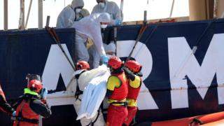A body is lifted on to Proactiva Open Arm's ship Golfo Azzurro on 23 March 2017