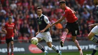 Equipment 4 Camping Barnsley to mark Championship promotion with bus tour - BBC News