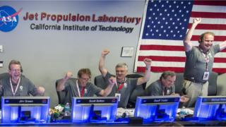 Cient & # xed;  tists Juno celebrating entr & # XF3; in  & # XF3; orbit 