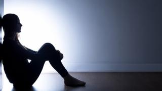 _91919021_depremujer.jpg