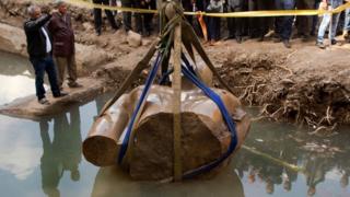 A massive statue, that may be of pharaoh Ramses II, one of the country"s most famous ancient rulers, is pulled out of groundwater in a Cairo slum, Egypt, Monday, March 13, 2017