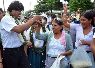 Evo Morales arrives at the community of Villa 14 in the Chapare region, 21 February 2016