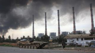 Syrian government forces near a power plant on the outskirts of Aleppo (21 February 2016)