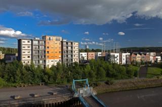 We Love Bags Wayne Hemingway: Has designer halted housing 'Wimpeyfication'? - BBC News
