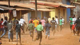 Protestors flee during clashes between anti-government demonstrators and police May 7, 2015 in Conakry, Guinea.