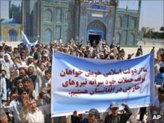 Protesters in Mazar-e-Sharif 10/07/2010
