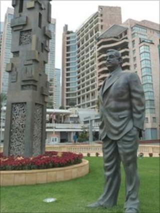 A statue of the late Rafik Hariri in Beirut