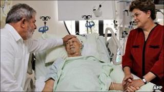 Jose Alencar being visited by President Dilma Rousseff and former President Lula on 23 December 2010