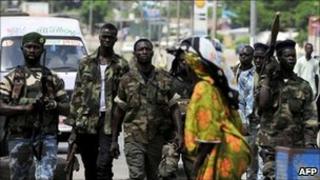 Pro-Ouattara fighters in Abidjan (19/04)