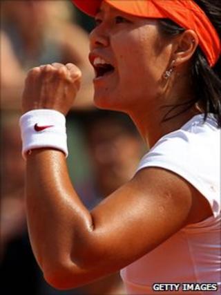 Li Na during the French open final, sporting a Nike-branded wristband