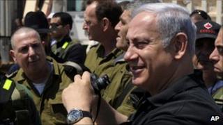 Israeli Prime Minister Benjamin Netanyahu tours Israel's border with Egypt, in southern Israel (13 Sept 2011)