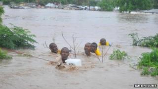 People in Dar es Salaam caught in floods (Photo from JamiiForums)