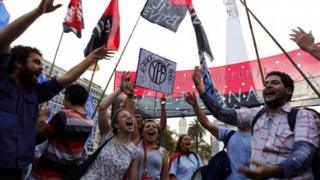 Demonstrators in Buenos Aires back the nationalisation of YPF, 16 April