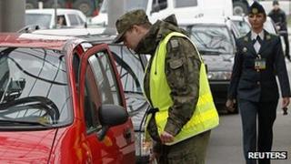 Polish customs check on border with Ukraine, 18 Apr 12