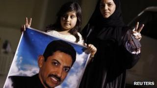 The wife and daughter of the arrested activist Nabeel Rajab demand the release of Abdulhadi al-Khawaja (6 May 2012)