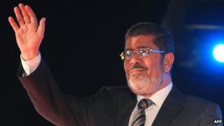 Mohammed Mursi waving to his supporters in Cairo, May 20