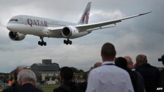 A Qatar Airways Boeing 787 Dreamliner taking part in a flying display at Farnborough