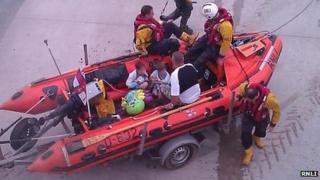 Rhyl inshore lifeboat returning with rescued trio