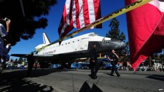 Space shuttle Endeavour travels along Los Angeles streets. Photo: 14 October 2012