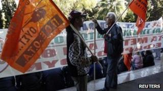 Demonstrators against state lay-offs on 3 December