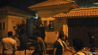Protesters attack Muslim Brotherhood offices in Cairo, 6 Dec 2012