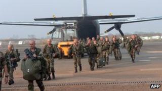 French troops disembark at Bangui airport