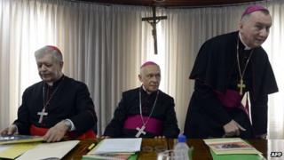Monsignor Diego Padron (centre)