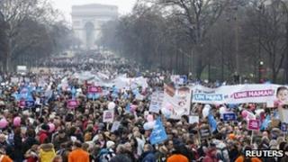 Protesters against gay marriage and adoption in Paris (13 Jan 2013)