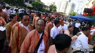 NLD members queue to enter the congress in Rangoon, Burma (8 March 2013)