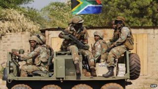 South African soldiers patrolling in Bangui (10 January 2013)