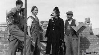 Margaret Thatcher speaking to bricklayers in Dartford in 1950