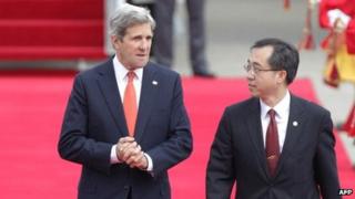 US Secretary of State John Kerry arrives in Seoul to be be met by foreign ministry official Moon Seung-Hyun