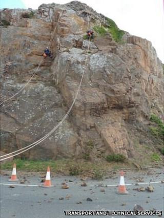 Rock fall on Mount Bingham