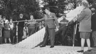 Fred Pontin cuts the ribbon to open the slope with members of the British Ski Team, Swiss Ski Instructors and Torquay’s enthusiastic skiers watching.