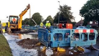 Workmen of flooded A18, Sunthorpe