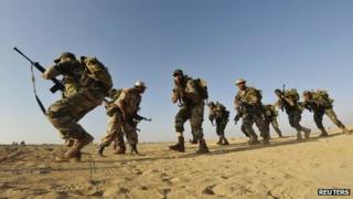 Trainee soldiers from the Libyan army execute combat manoeuvres during their graduation exam in Geminis, on 30 October 2013