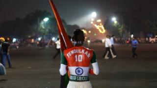 Fans are gearing to pay an emotional farewell to cricket maestro Sachin Tendulkar