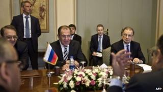Sergei Lavrov (centre) sitting opposite Egyptian officials in Cairo (14/11/13)