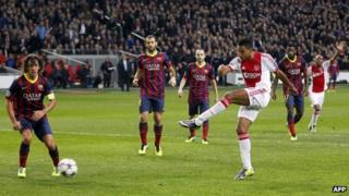 Ajax Amsterdam's Danny Hoesen (R) scores a goal during an UEFA Champions League group H football match between Ajax Amsterdam and FC Barcelona at the Amsterdam Arena in Amsterdam on November 26