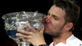 Stanislas Wawrinka kissing a trophy