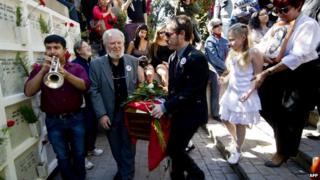Relatives of Chilean journalist Carlos Berger carry his remains during a ceremony on April 13, 2014.