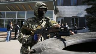 A pro-Russian armed man holds his weapon in front of the seized town administration building in Kostyantynivka April 28, 2014