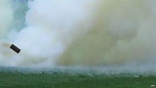 Smoke bomb