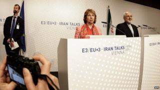 EU foreign policy chief Catherine Ashton and Iranian Foreign Minister Mohammad Javad Zarif in Vienna (9 April 2014)