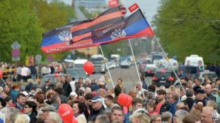 Ethnic Russians in Riga supporting Donetsk separatists, 9 May 14