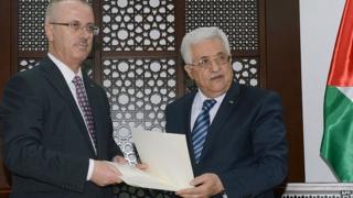 Rami Hamdallah, left, and Mahmoud Abbas. 29 May 2014