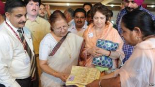 Sumitra Mahajan (second from left)